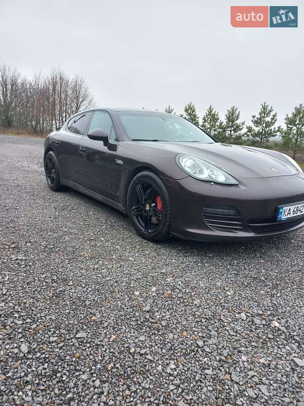 Фастбэк Porsche Panamera 2010 в Виннице