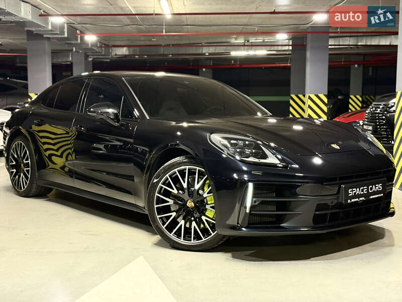 Фастбэк Porsche Panamera 2024 в Киеве