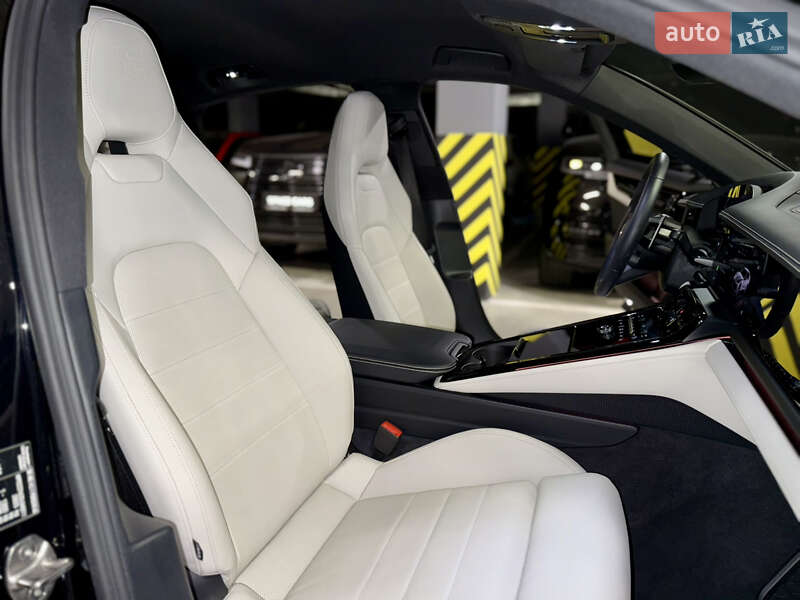 Фастбэк Porsche Panamera 2024 в Киеве