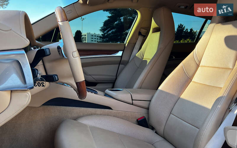 Фастбэк Porsche Panamera 2013 в Львове