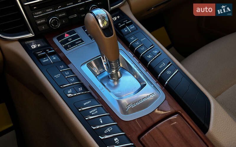 Фастбэк Porsche Panamera 2013 в Львове