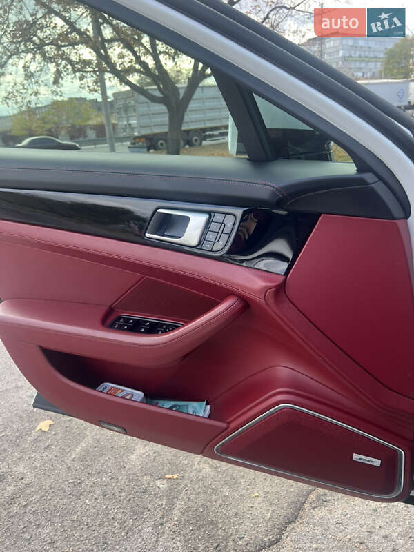 Фастбек Porsche Panamera 2018 в Києві