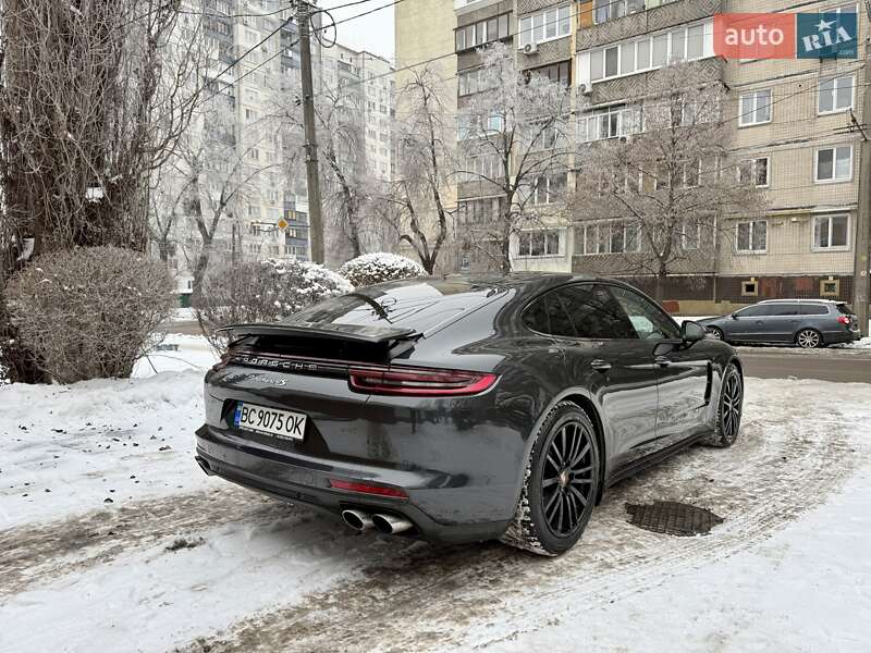 Фастбэк Porsche Panamera 2017 в Киеве фото 11 Фастбэк Porsche Panamera 2017 в Киеве