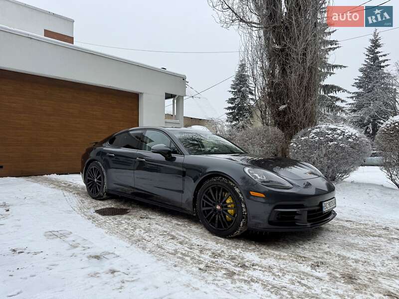 Фастбэк Porsche Panamera 2017 в Киеве фото 15 Фастбэк Porsche Panamera 2017 в Киеве