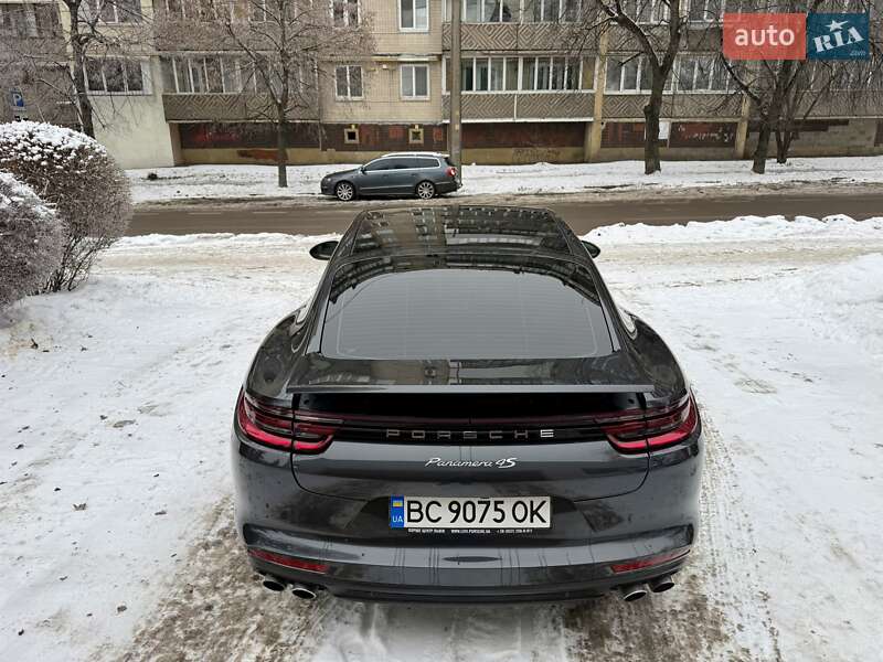 Фастбэк Porsche Panamera 2017 в Киеве фото 22 Фастбэк Porsche Panamera 2017 в Киеве