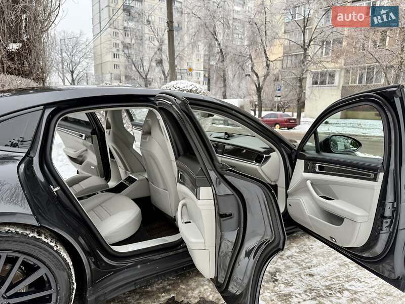 Фастбэк Porsche Panamera 2017 в Киеве фото 39 Фастбэк Porsche Panamera 2017 в Киеве