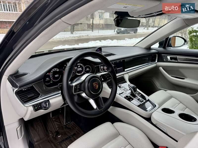 Фастбэк Porsche Panamera 2017 в Киеве фото 65 Фастбэк Porsche Panamera 2017 в Киеве