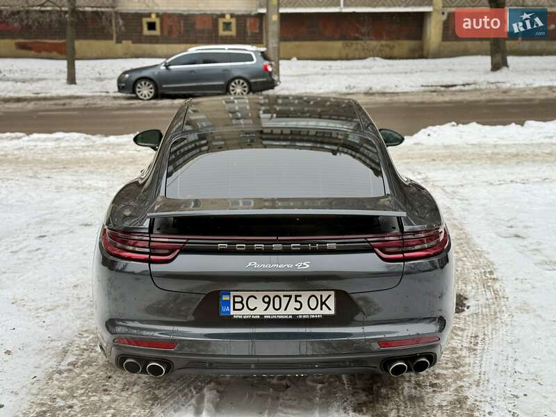 Фастбэк Porsche Panamera 2017 в Киеве фото 85 Фастбэк Porsche Panamera 2017 в Киеве