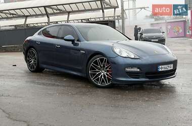Фастбэк Porsche Panamera 2011 в Одессе