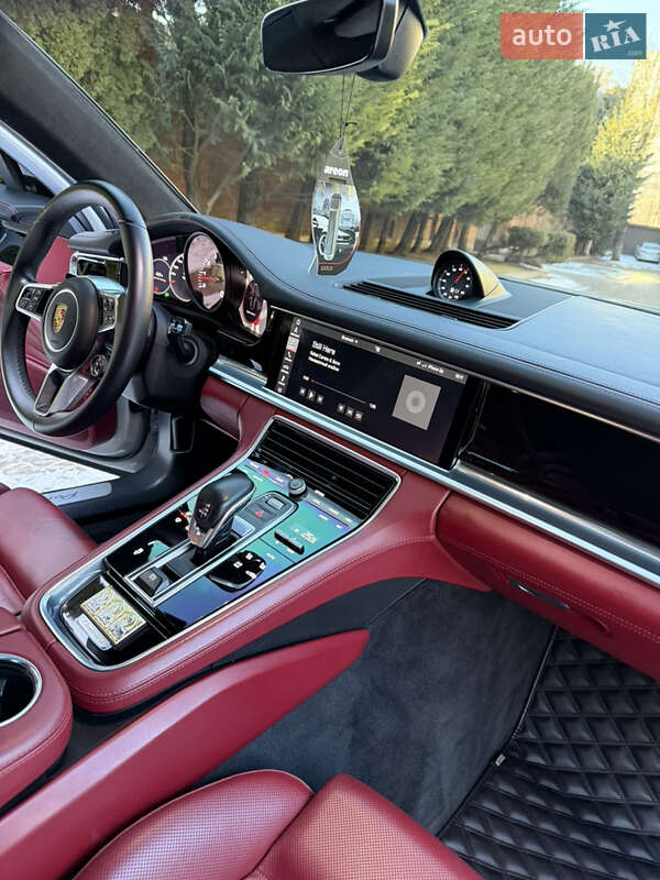 Фастбэк Porsche Panamera 2017 в Одессе