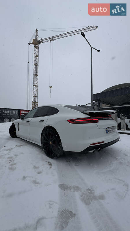 Фастбэк Porsche Panamera 2019 в Хмельницком
