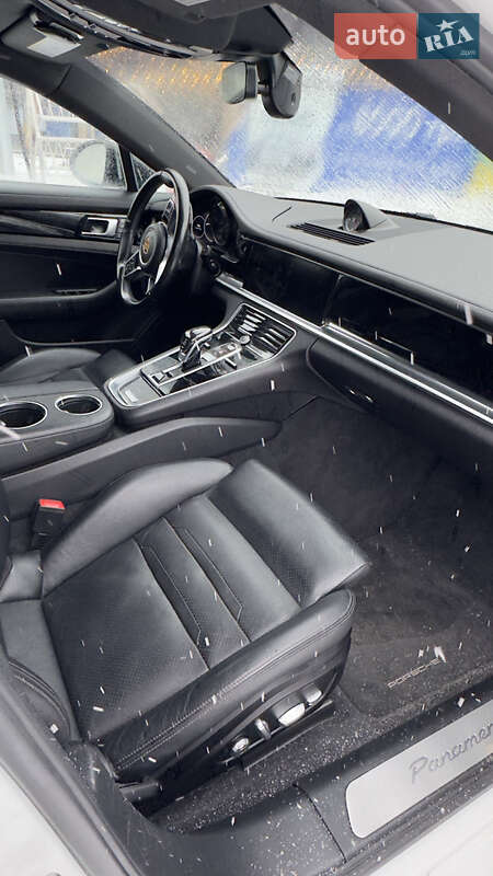 Фастбэк Porsche Panamera 2019 в Хмельницком