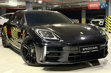 Фастбэк Porsche Panamera 2023 в Киеве