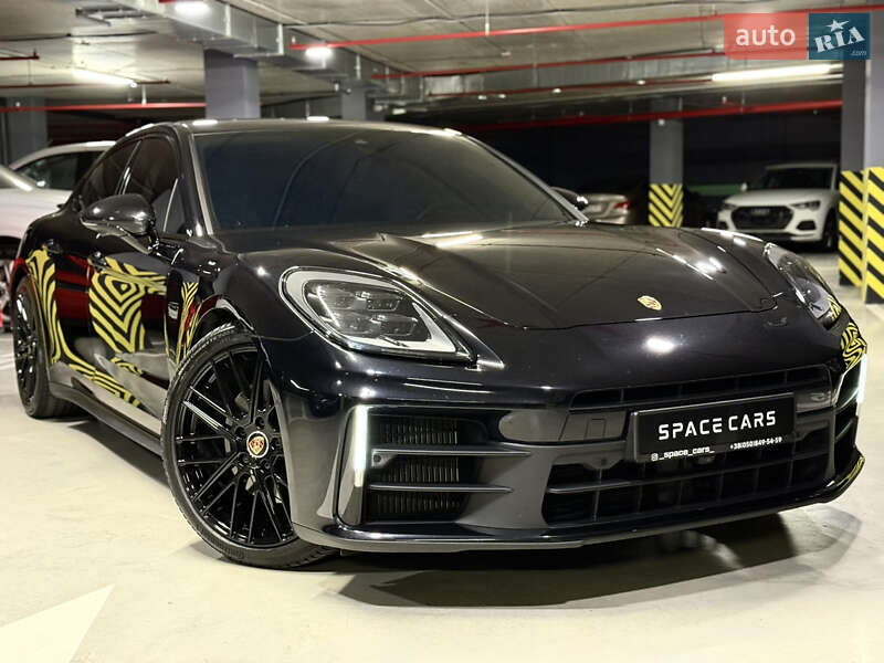Porsche Panamera 2023