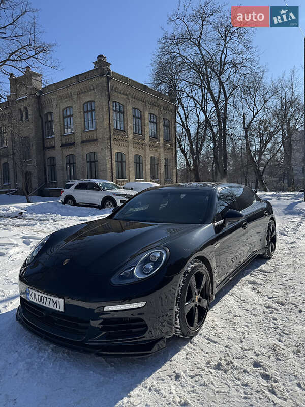 Фастбэк Porsche Panamera 2013 в Киеве