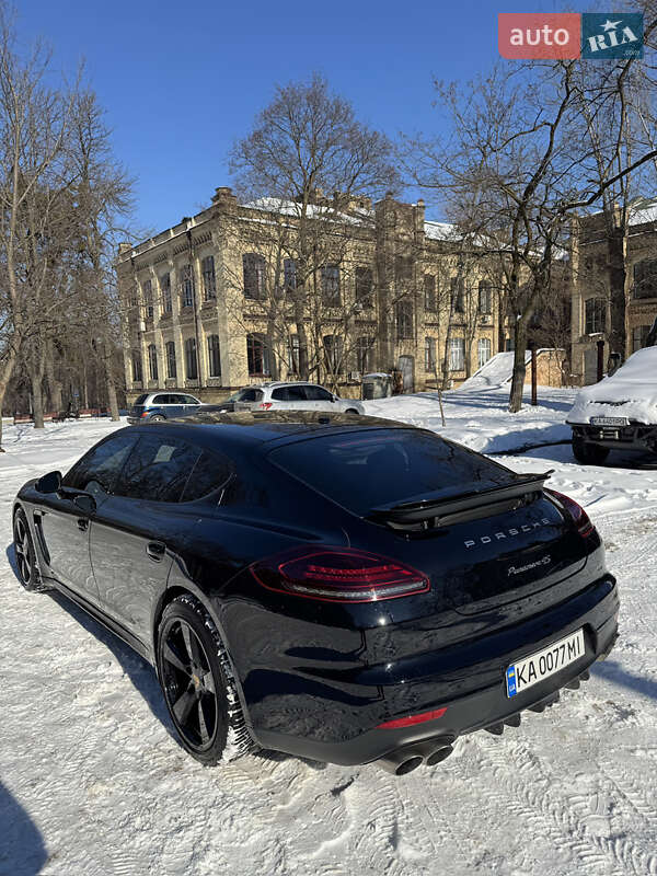 Фастбэк Porsche Panamera 2013 в Киеве