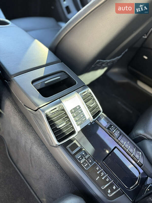 Фастбэк Porsche Panamera 2013 в Киеве