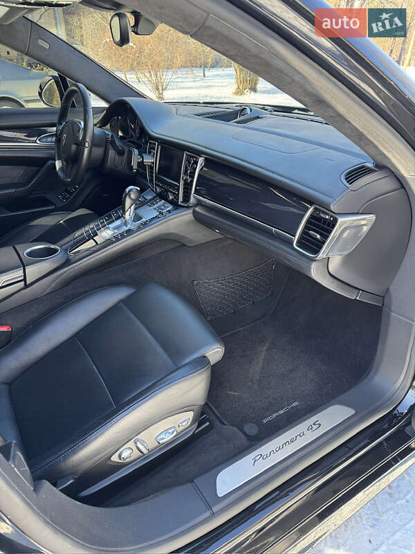 Фастбэк Porsche Panamera 2013 в Киеве