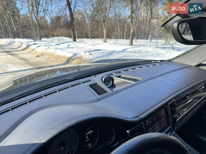 Фастбэк Porsche Panamera 2013 в Киеве