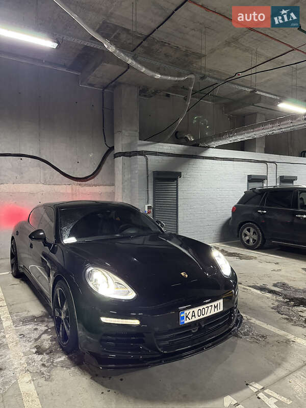 Фастбэк Porsche Panamera 2013 в Киеве