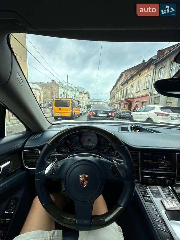 Фастбэк Porsche Panamera 2012 в Львове