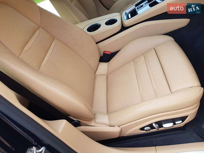 Фастбэк Porsche Panamera 2017 в Киеве