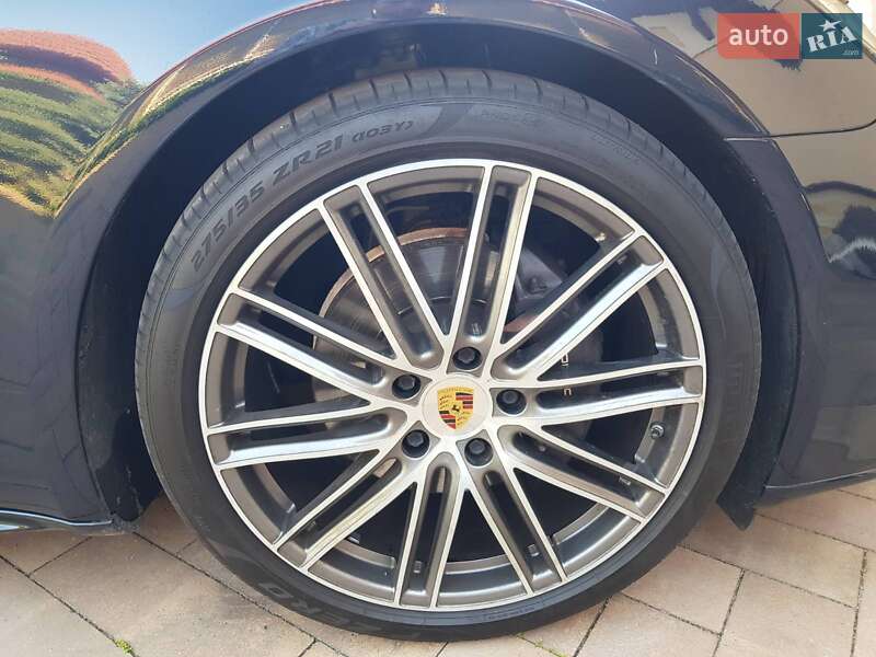 Фастбэк Porsche Panamera 2017 в Киеве