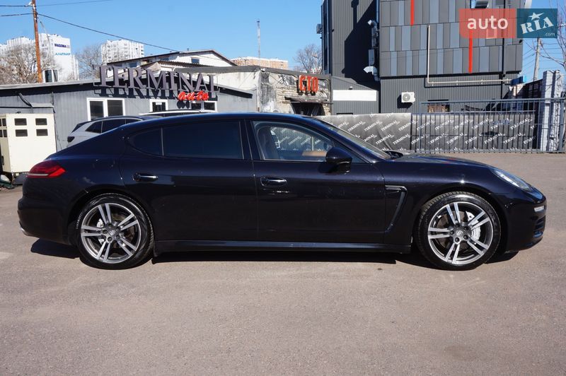 Фастбэк Porsche Panamera 2013 в Одессе