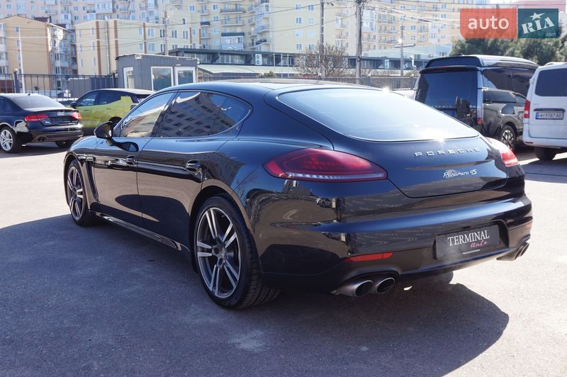 Фастбэк Porsche Panamera 2013 в Одессе