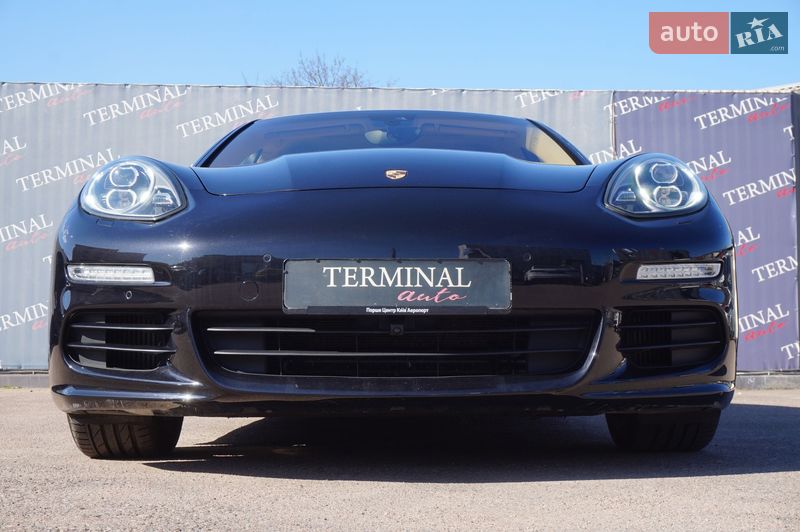 Фастбэк Porsche Panamera 2013 в Одессе