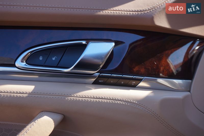 Фастбэк Porsche Panamera 2013 в Одессе