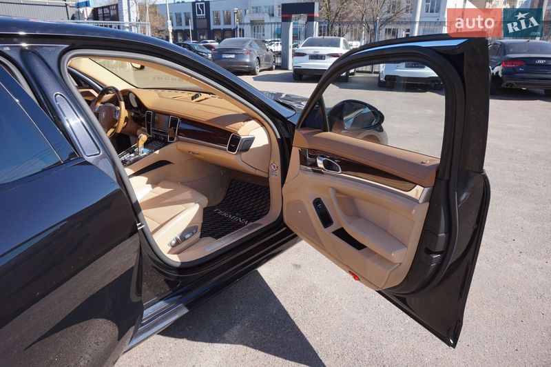 Фастбэк Porsche Panamera 2013 в Одессе
