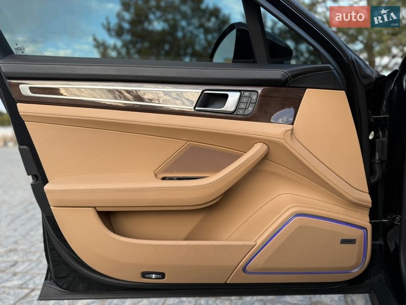 Фастбэк Porsche Panamera 2022 в Львове