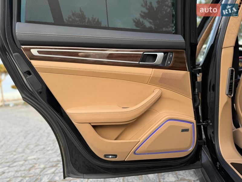 Фастбэк Porsche Panamera 2022 в Львове
