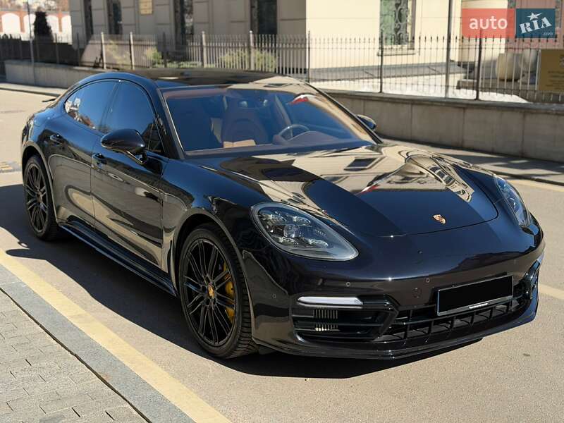 Фастбэк Porsche Panamera 2017 в Киеве