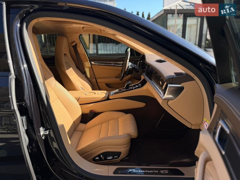 Фастбэк Porsche Panamera 2017 в Киеве