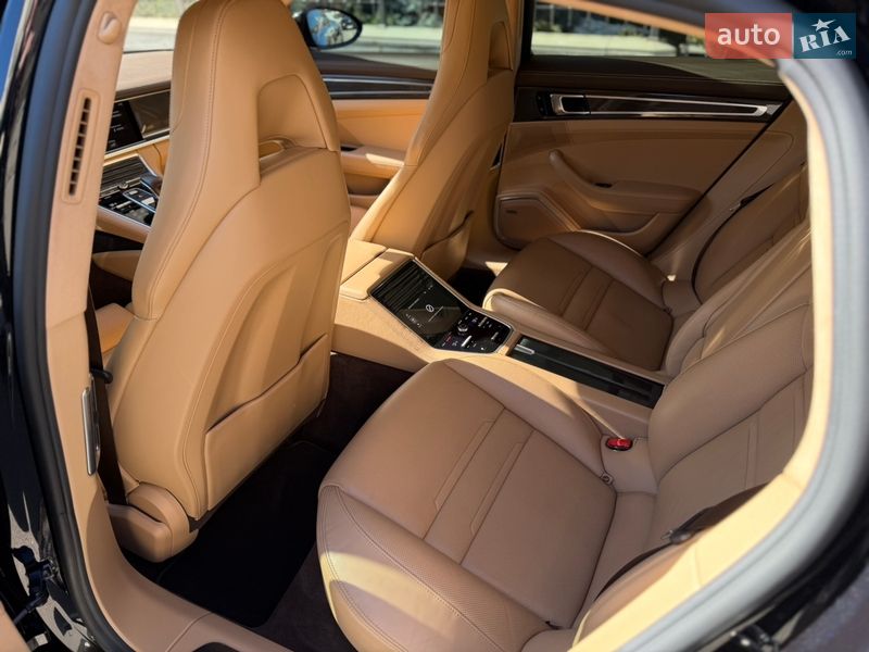 Фастбэк Porsche Panamera 2017 в Киеве