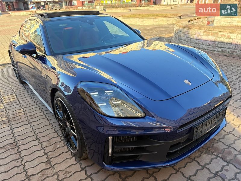 Фастбэк Porsche Panamera 2024 в Киеве