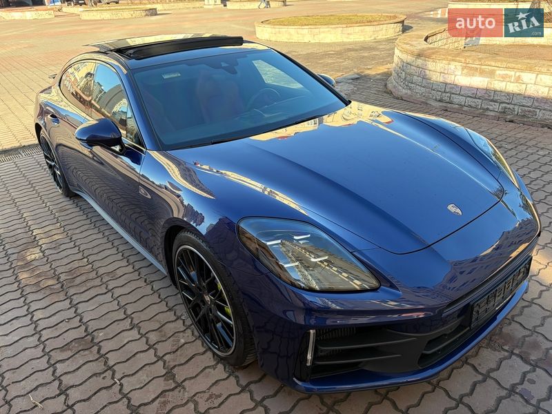 Фастбэк Porsche Panamera 2024 в Киеве