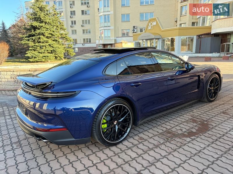 Фастбэк Porsche Panamera 2024 в Киеве