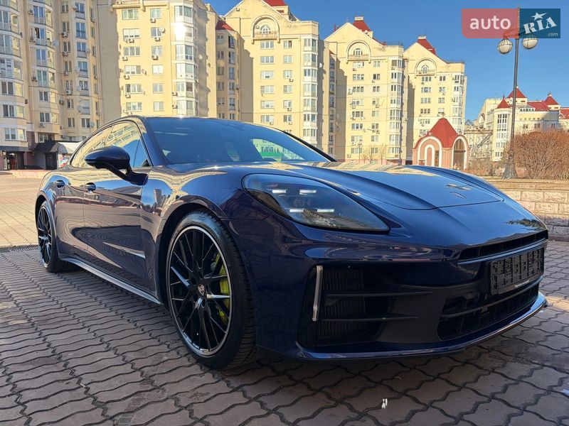 Фастбэк Porsche Panamera 2024 в Киеве