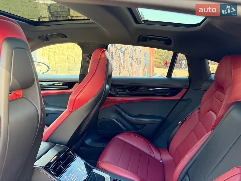 Фастбэк Porsche Panamera 2024 в Киеве
