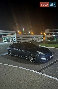 Фастбэк Porsche Panamera 2011 в Одессе