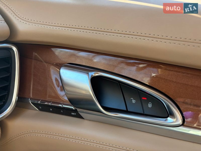 Фастбэк Porsche Panamera 2013 в Киеве
