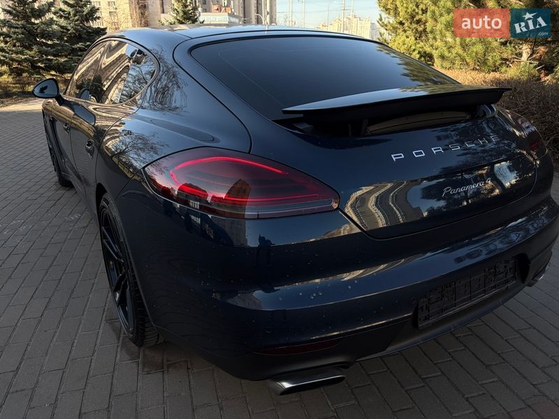 Фастбэк Porsche Panamera 2013 в Киеве