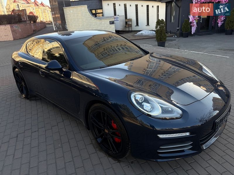 Фастбэк Porsche Panamera 2013 в Киеве