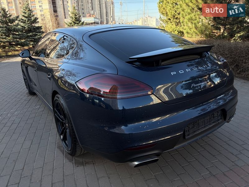 Фастбэк Porsche Panamera 2013 в Киеве