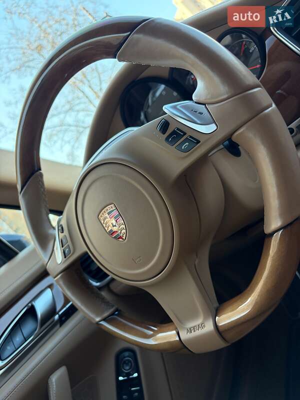 Фастбэк Porsche Panamera 2013 в Киеве