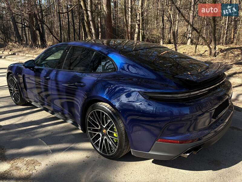 Фастбэк Porsche Panamera 2024 в Киеве