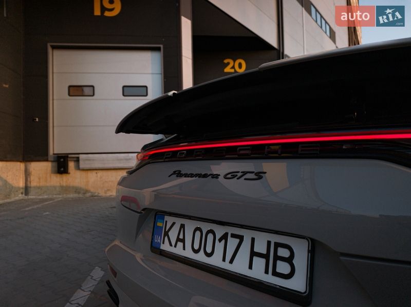 Фастбэк Porsche Panamera 2021 в Львове